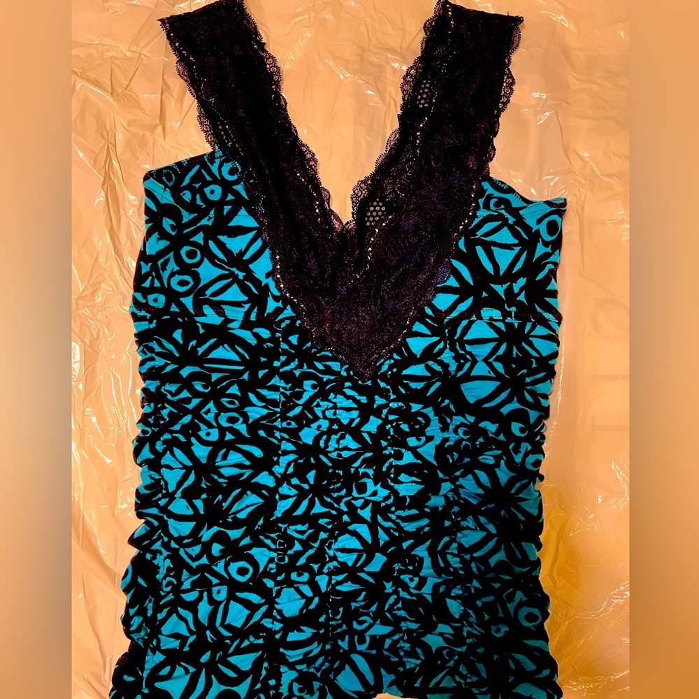 Free People ladies turquoise top, sleeveless lace shoulder straps, Size medium